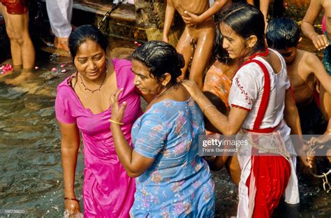 Saw bathing completely naked Full Desi Village Girl Bathroom